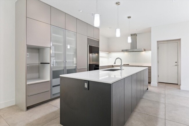 Building Photo - 1222 Marconi St