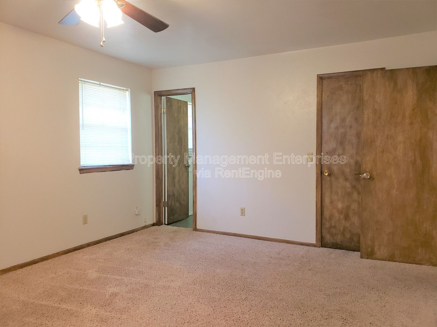 Building Photo - 301 S Ranchwood Manor Dr