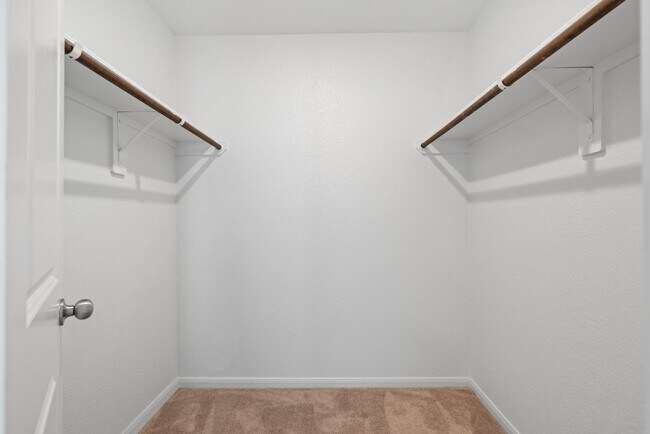 Building Photo - Spacious & Like-New 4-Bedroom Home with Mo...