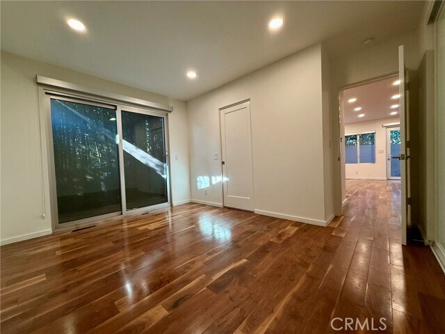 Building Photo - 2302 Oakwood Ave