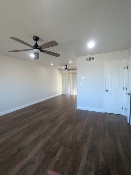 Building Photo - 1301 Iguana Cir