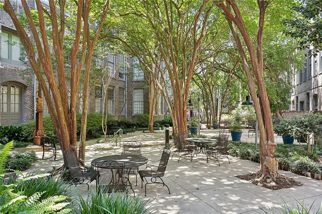 Building Photo - 920 Poeyfarre St