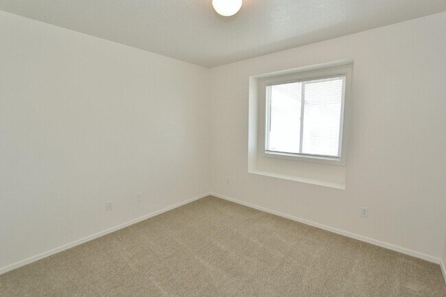 Building Photo - 3721 Pierre Ave