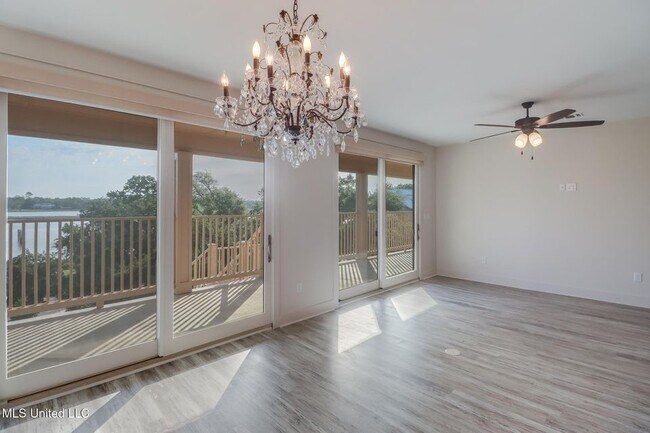 Building Photo - 238 Lovers Ln