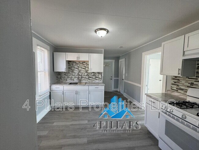 Building Photo - 1115 W 150th St