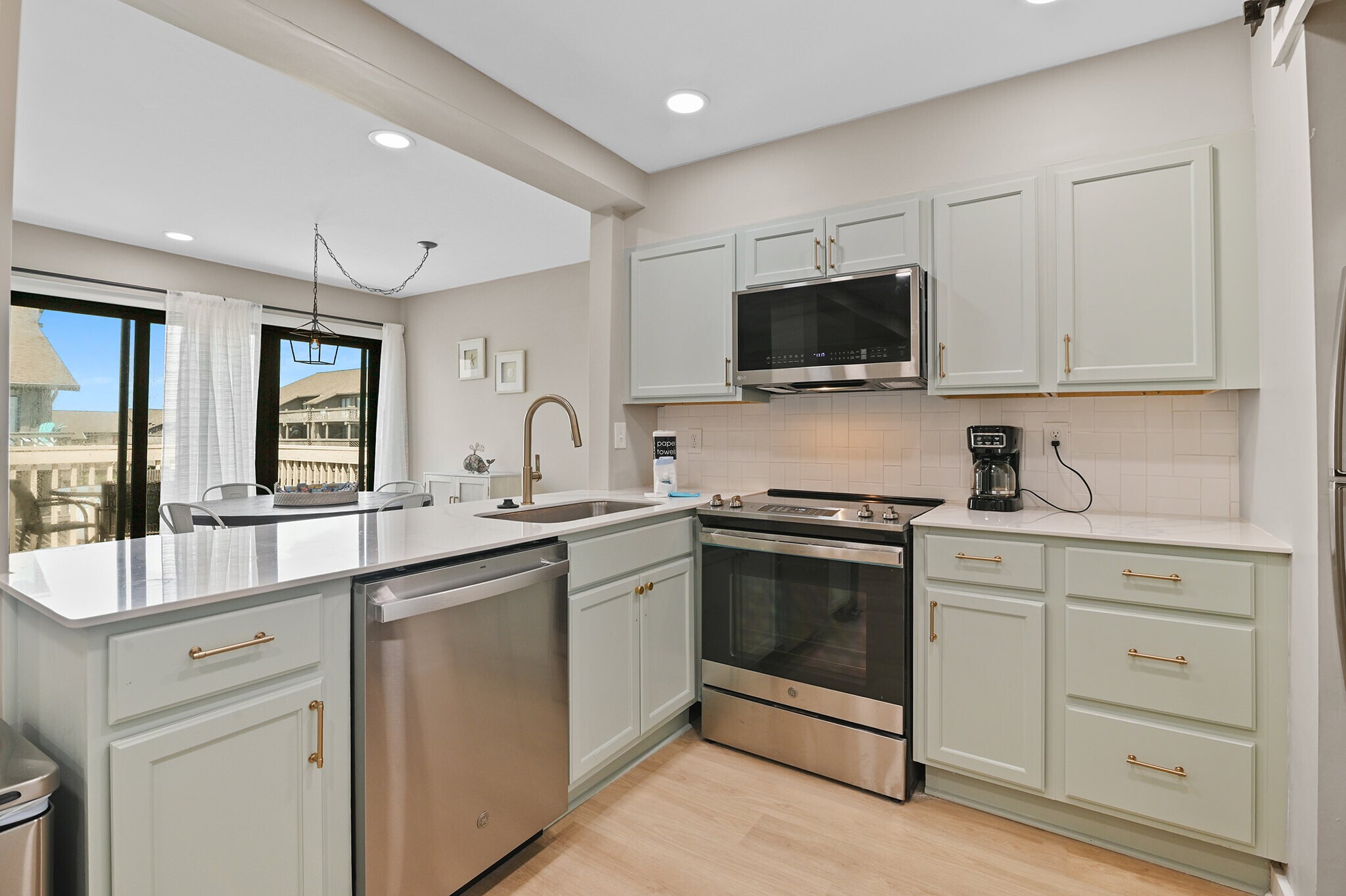 Building Photo - 9661 Shore Dr