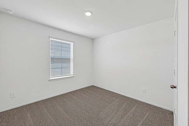 Building Photo - 31230 Yatesbury Ln