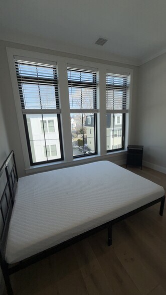 Building Photo - 3 Adamson St