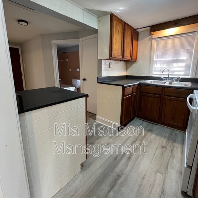 Building Photo - 40 Wesley St