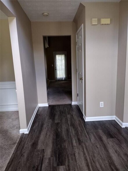 Building Photo - 2588 Rainmaker Dr