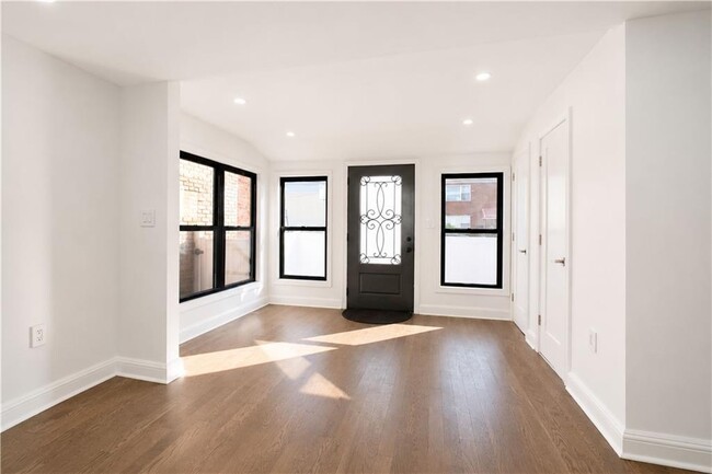 Building Photo - 2171 Hendrickson St