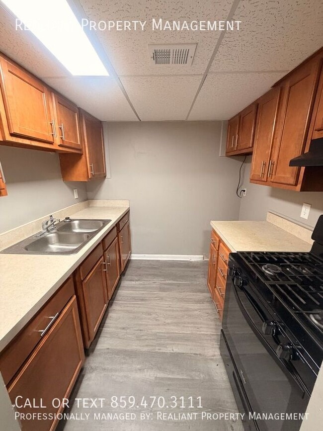 Building Photo - 2074 Fairmont Ct