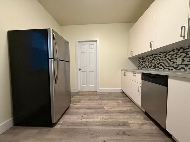 Building Photo - Updated 1-BR Apartment Now Available in Munhall/Homestead!