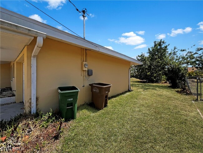Building Photo - 218 SW 46th Terrace