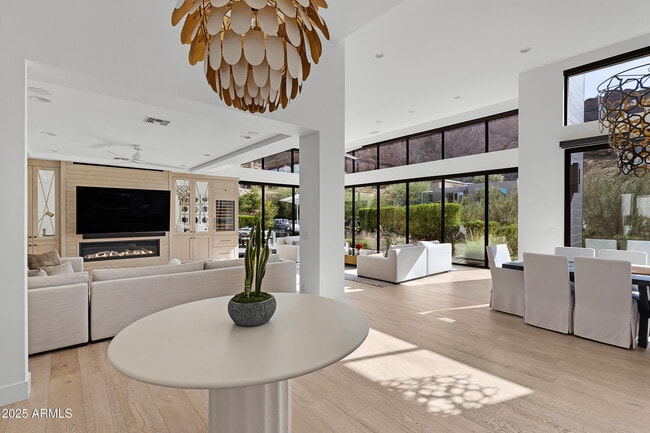 Building Photo - 5841 N Echo Canyon Cir