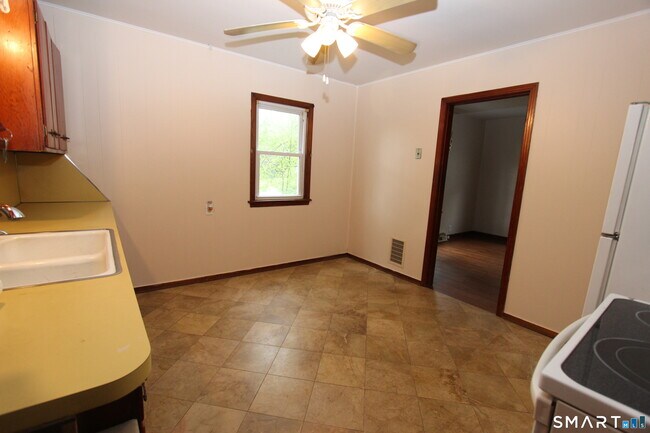 Building Photo - 22 Brook St