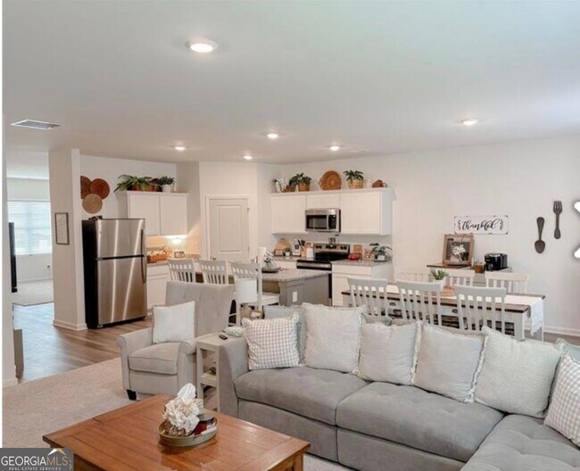 Building Photo - 7584 Saffron Ave