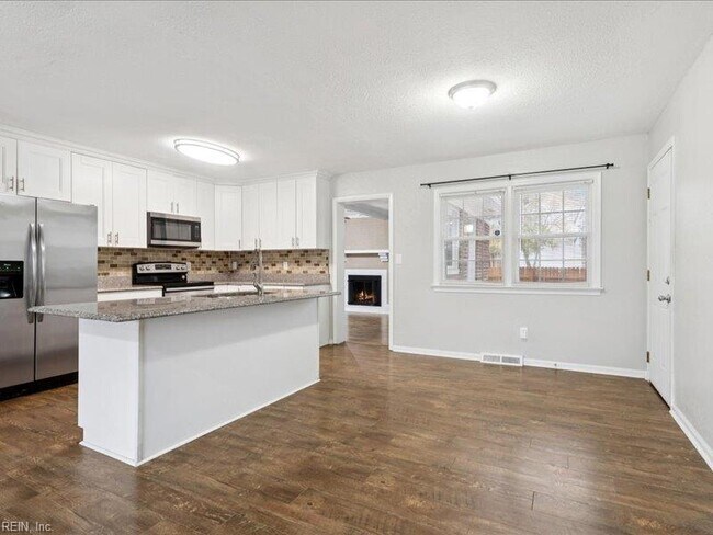 Building Photo - 13202 Aqueduct Dr