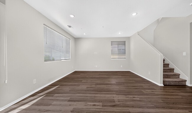 Building Photo - 1037 Yuzu Wy