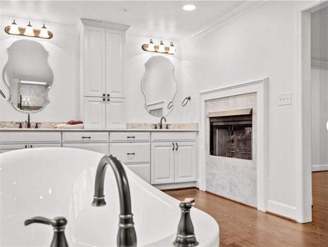 Building Photo - 755 River Gate Dr