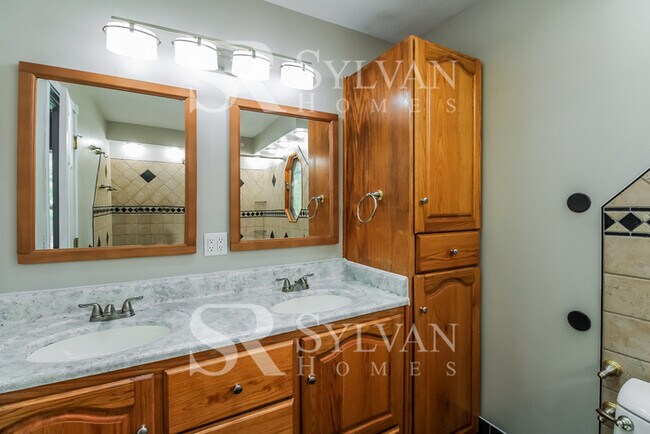 Building Photo - Gorgeous 3BR 2BA home with nice curb appeal