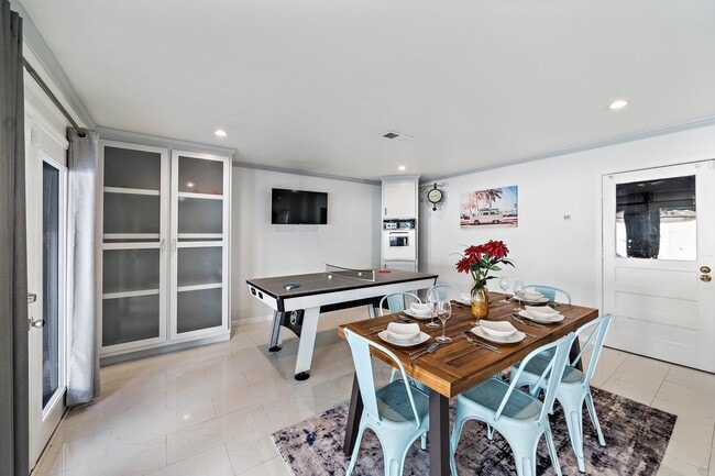 Building Photo - 1825 Locksford St