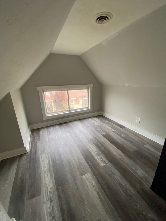 Building Photo - S 2nd Street