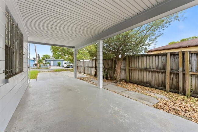 Building Photo - 2711 W Heiter St