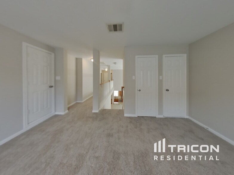 Building Photo - 405 Red Hawk Dr