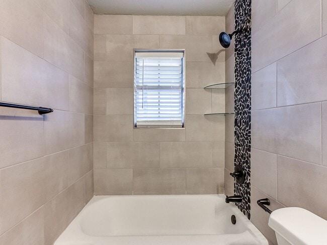 Building Photo - Spacious 4 bedroom in Edmond!