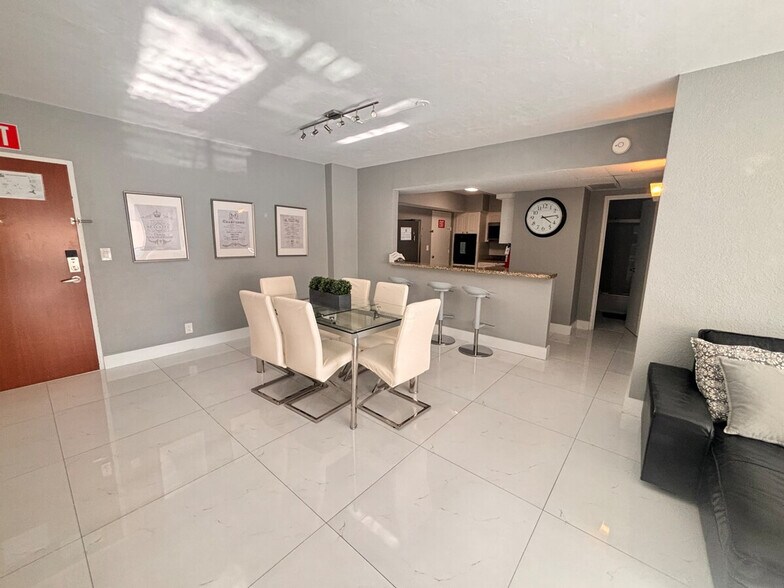 Building Photo - 3801 S Ocean Dr
