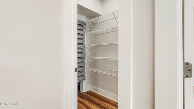 Building Photo - 1719 Country Club Dr