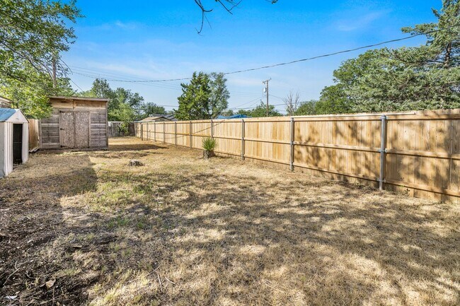 Building Photo - 4215 SW 11th Ave