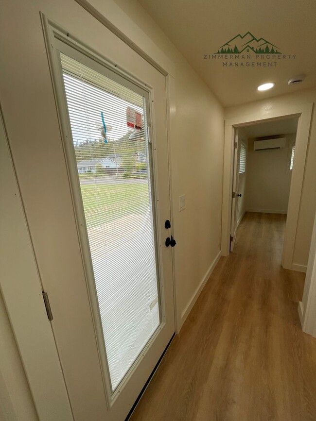 Building Photo - UPDATED 2 Bedroom, 1 Bathroom Home in Lowell