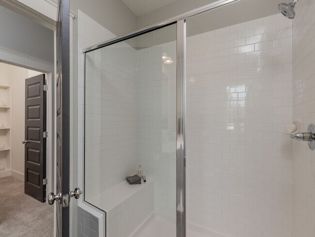 Building Photo - WOW!! One of the best Locations in one of the most desired neighborhoods