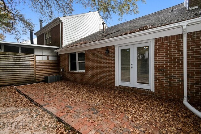 Building Photo - REDUCED!