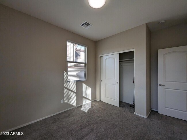 Building Photo - 1253 N 166th Ave