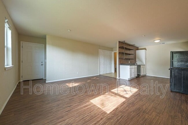 Building Photo - 135.5 E Himes St