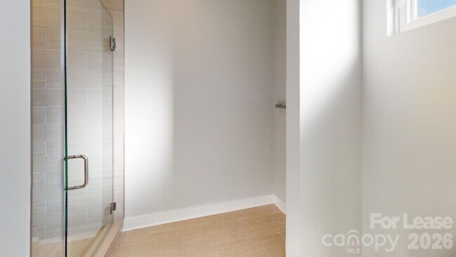 Building Photo - 423 Coxe Ave