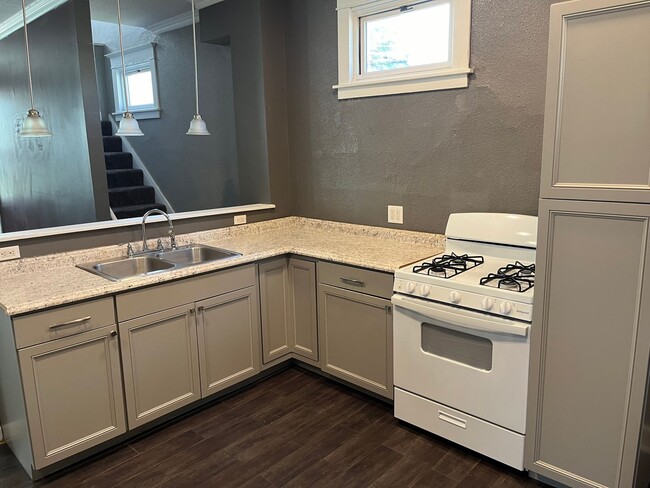 Primary Photo - 2 BR/1 Bath home