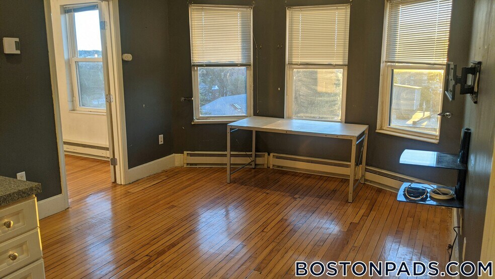 Building Photo - 1 Centre St Ter