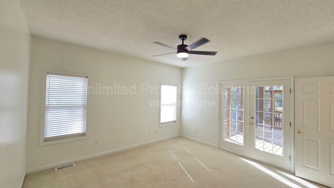 Building Photo - 426 Lansdowne Rd