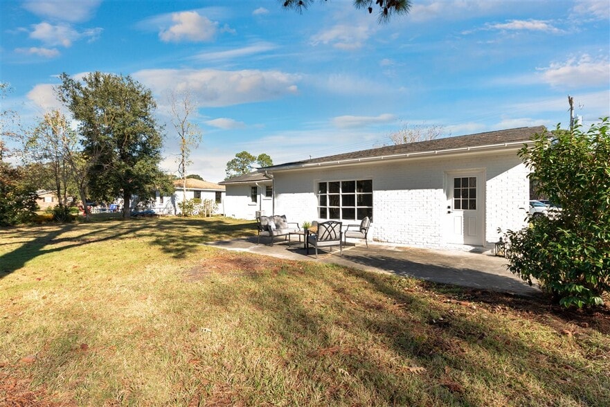 Building Photo - 1077 Harbor View Rd
