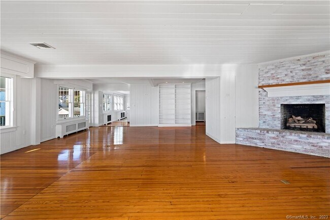 Building Photo - 23 Soundview Dr