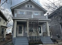 Building Photo - Oakley Location, beautifully clean!