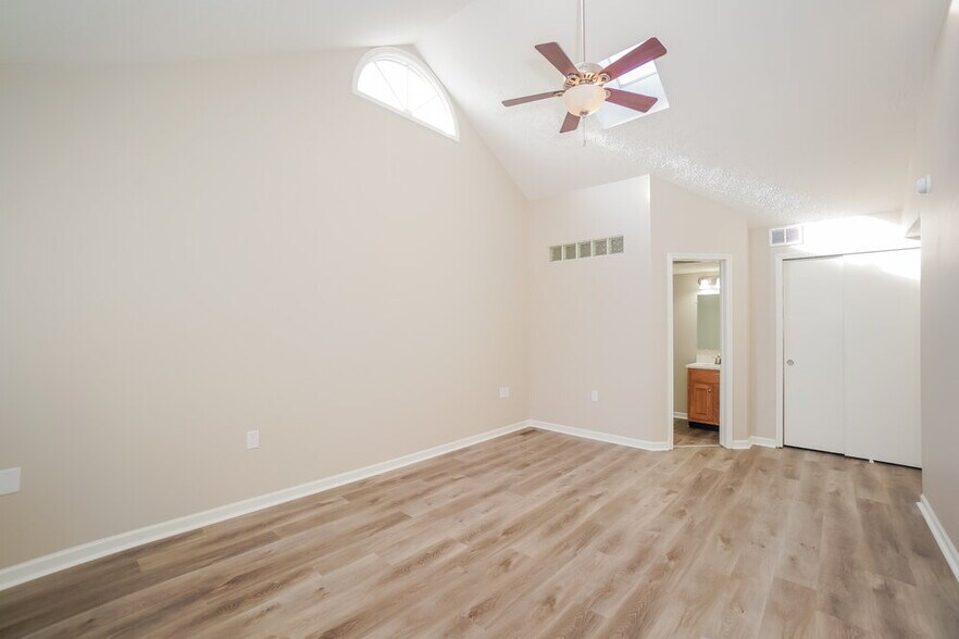 Building Photo - 7202 Nostalgia Ln