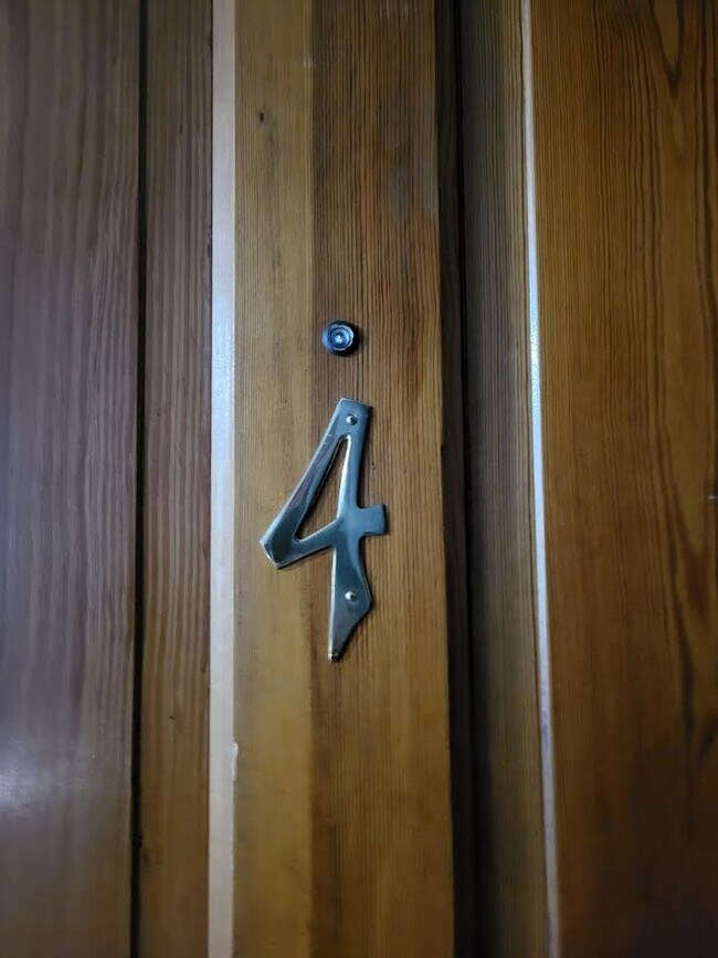 Interior Photo - 232 Woodward Ave