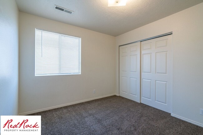 Building Photo - 2620 E 700 N