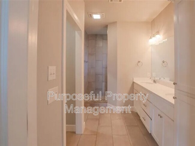 Building Photo - 12037 Ashford Dr