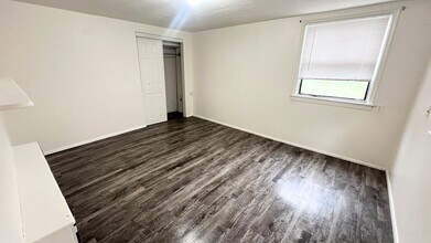 Building Photo - 2487 S 800 E